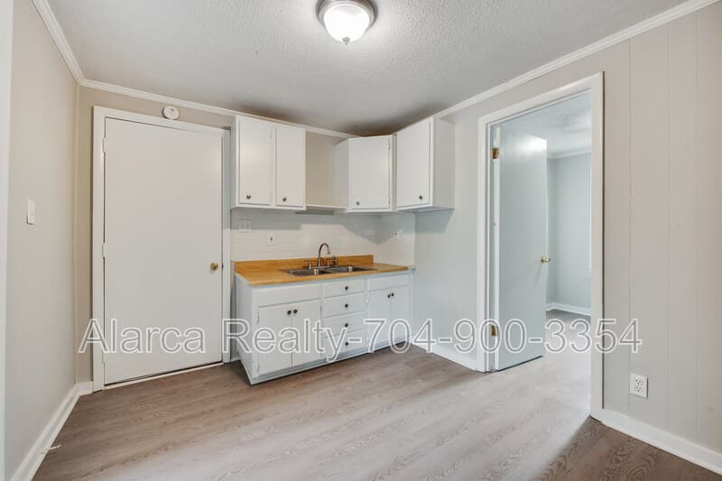 Charlotte House: 9333 Kendall Dr