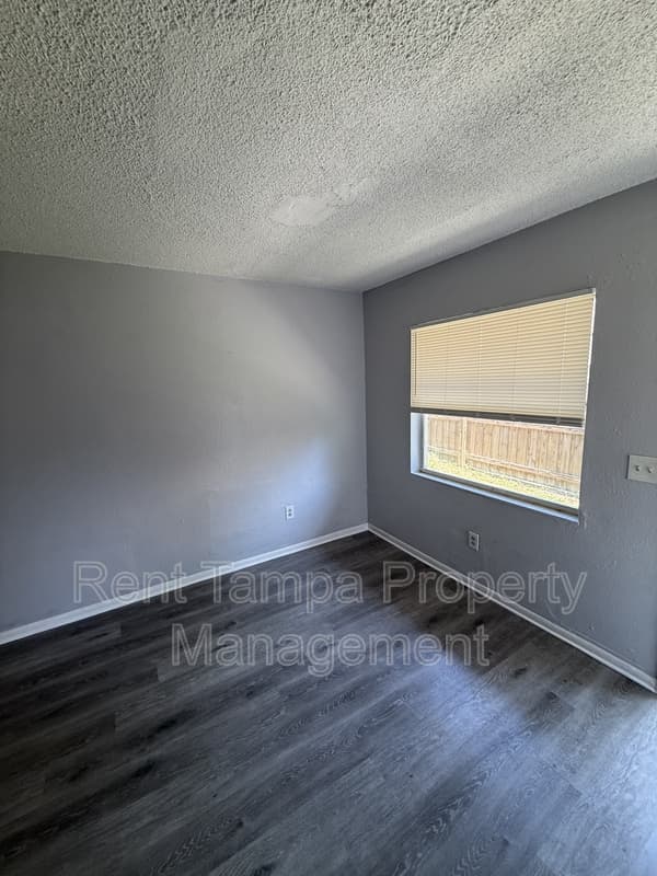 Tampa House: 8304 North Mulberry Street