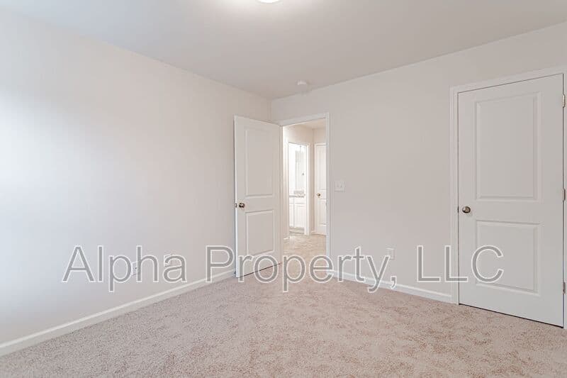Duncan House: 25 Apricot Ln