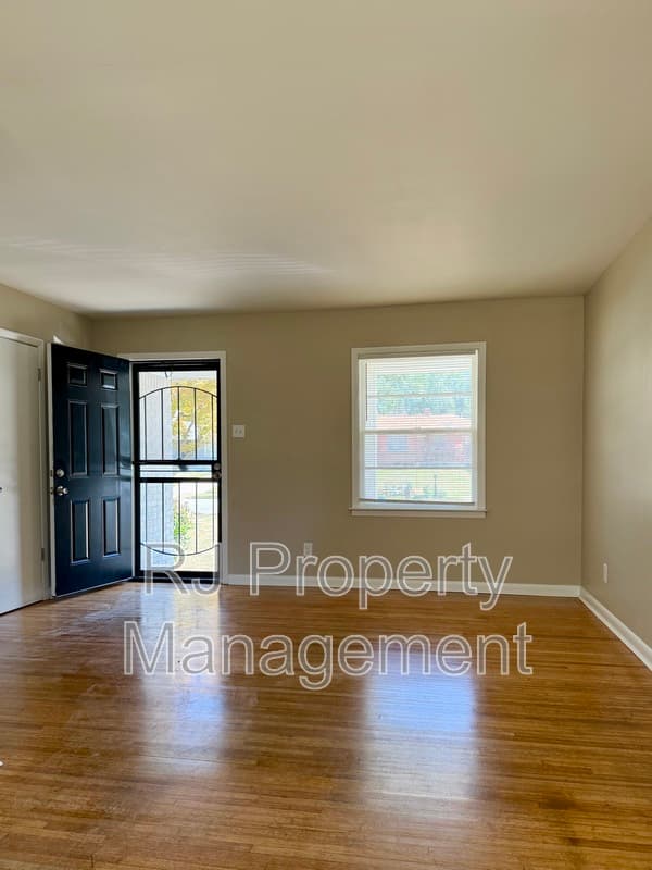 Memphis House: 3307 Frayser View Dr