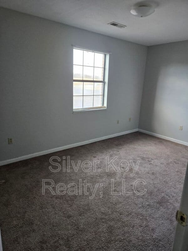 Madisonville House: 823 Englewood Road