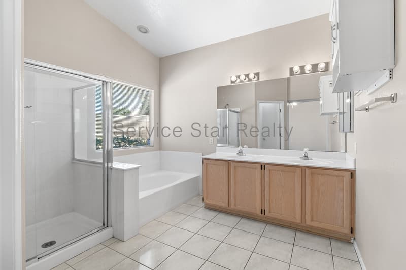 Phoenix House: 1318 E Saint John Rd