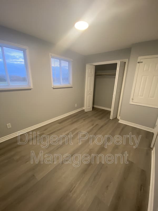 Peterborough House: 260 Lansdowne St W