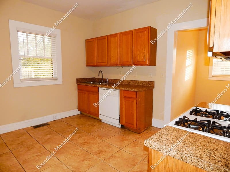 College Park House: 1776 Lyle Ave