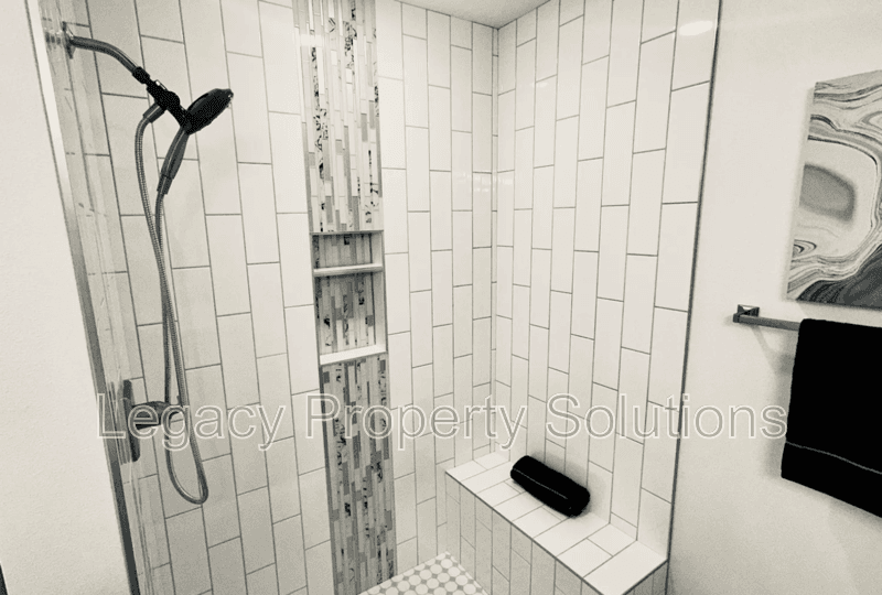 Bismarck House: 2108 Monarch Ave