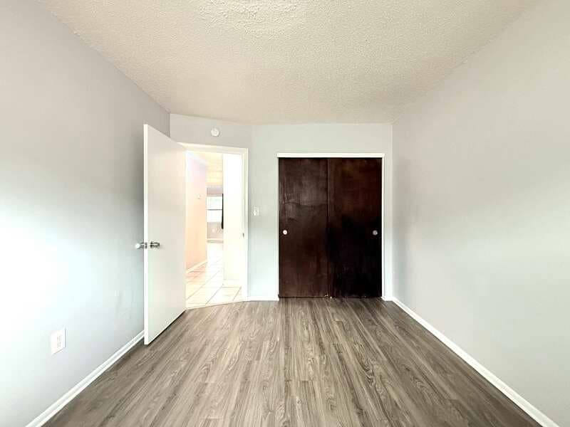 Largo Condo: 3716 137th Avenue North - B