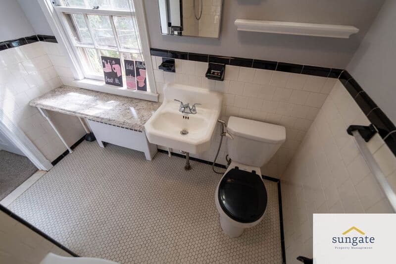 Baltimore House: 7023 Deerfield Rd