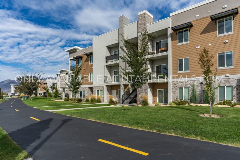 Spanish Fork Condo: 891 S 2300 E 3