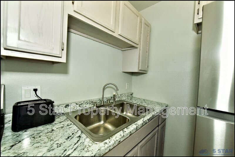 El Paso Condo: 6806 Alameda Ave