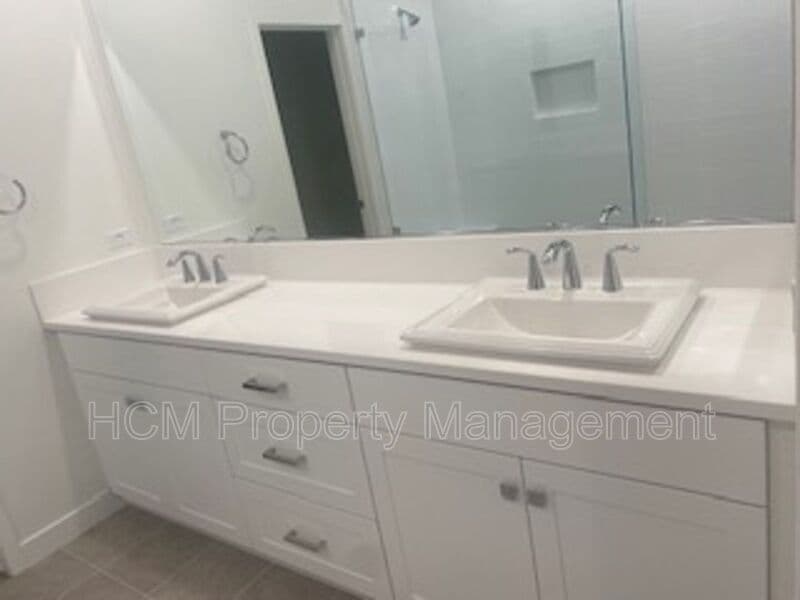 Lake Forest House: 437 Palermo