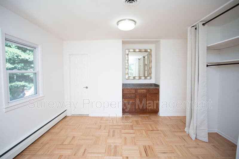Cherry Hill House: 455 Chapel Ave E