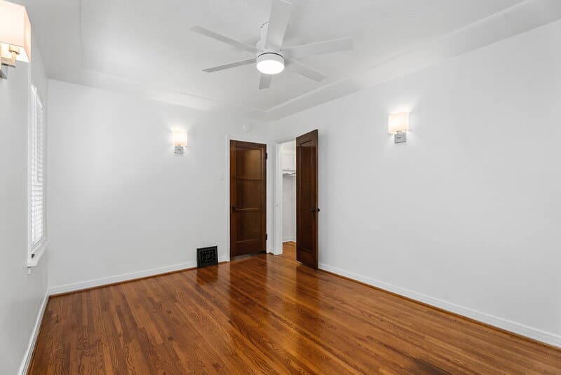 Long Beach House: 76 Roycroft Avenue
