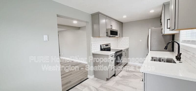 Tacoma Condo: 3216 E Roosevelt Ave