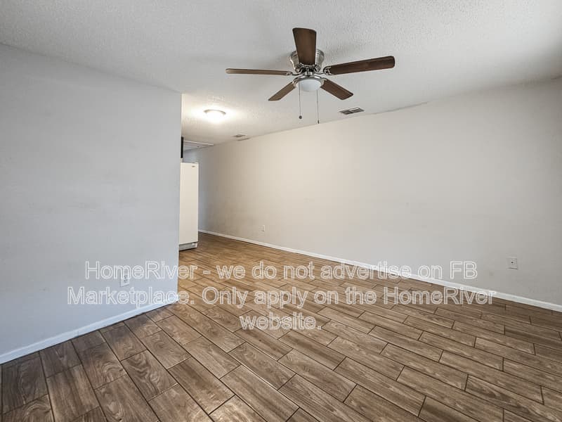 Tampa Condo: 1207 E 108th Ave