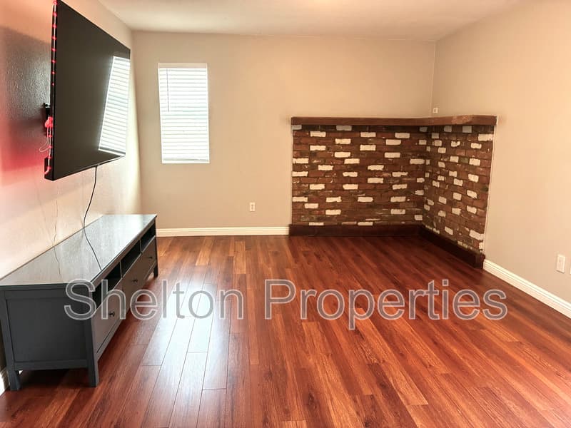 Tempe House: 523 E Malibu Dr