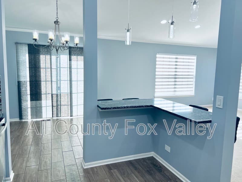 Algonquin Townhome: 300 Emerald Lane