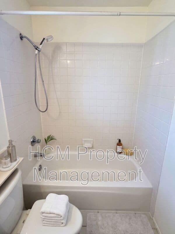 Irvine House: 46 Almador