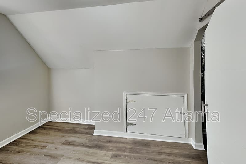 Atlanta House: 54 Hatcher Ave SW
