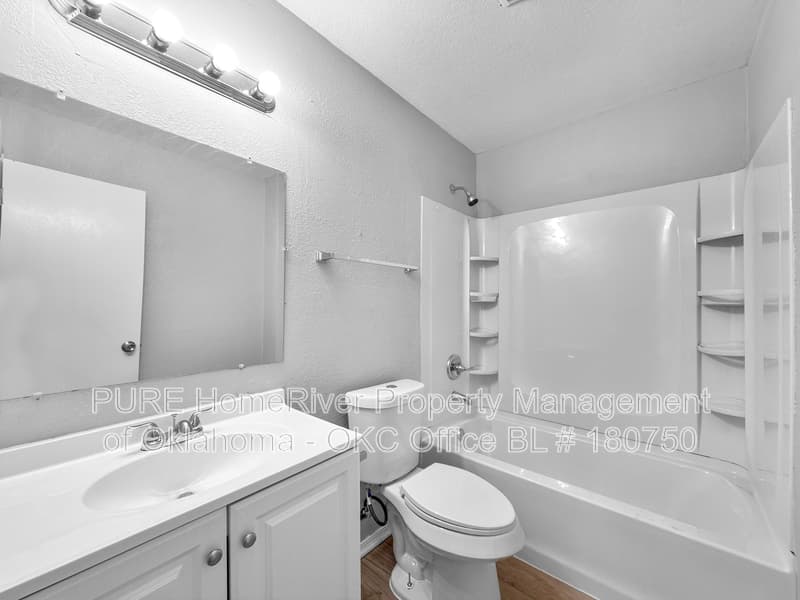 Moore House: 2113 NE 9th St
