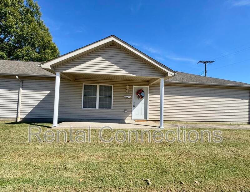 Marion Condo: 1000 E Reeves Apt A