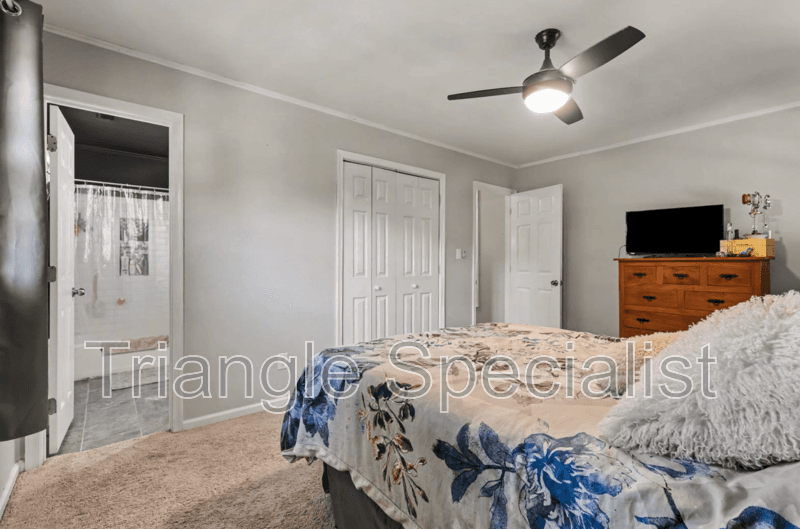 Raleigh House: 4101 Pickwick Drive