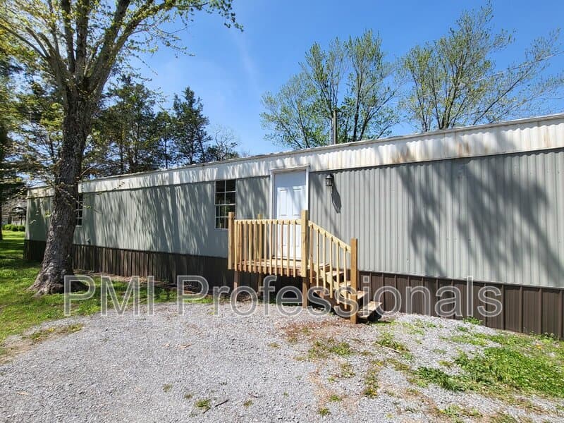 Murfreesboro House: 925 Cranor Rd