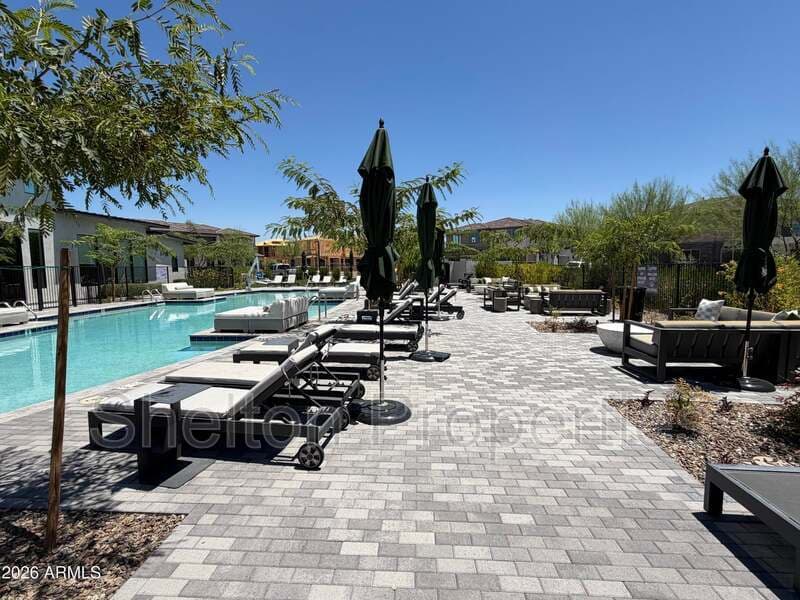 Phoenix Townhome: 2121 W Sonoran Desert Dr, Unit 124