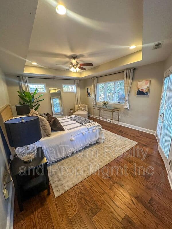 Charlotte House: 4423 Firwood Lane