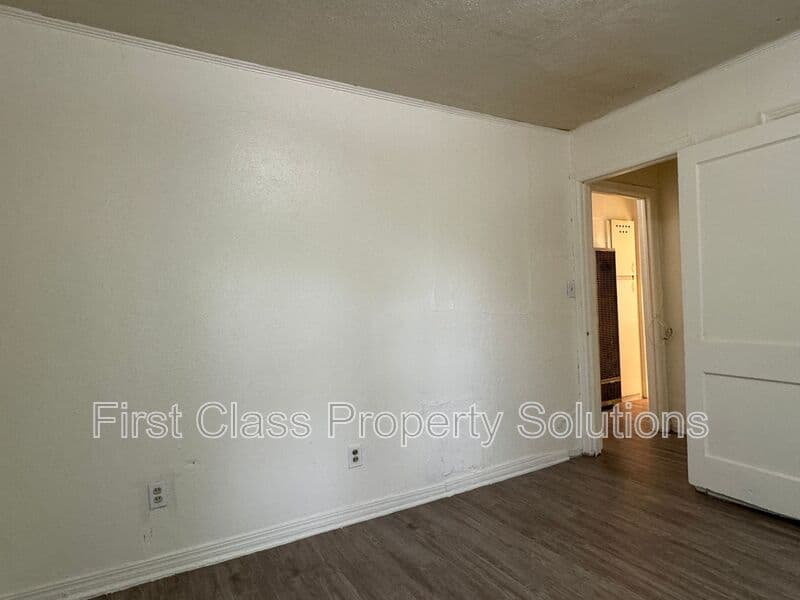 Oklahoma City House: 1904 NE 25th St