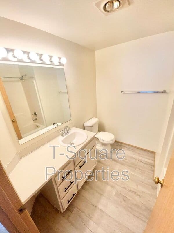 Everett House: 8830 3rd Ave SE