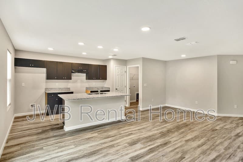 Jacksonville House: 2911 Tinsley Rd