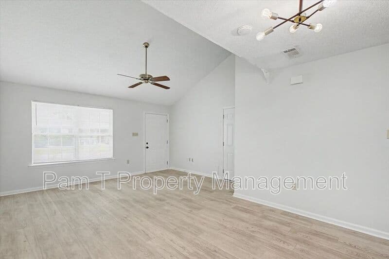 Savannah Townhome: 128 Fox Chase Road