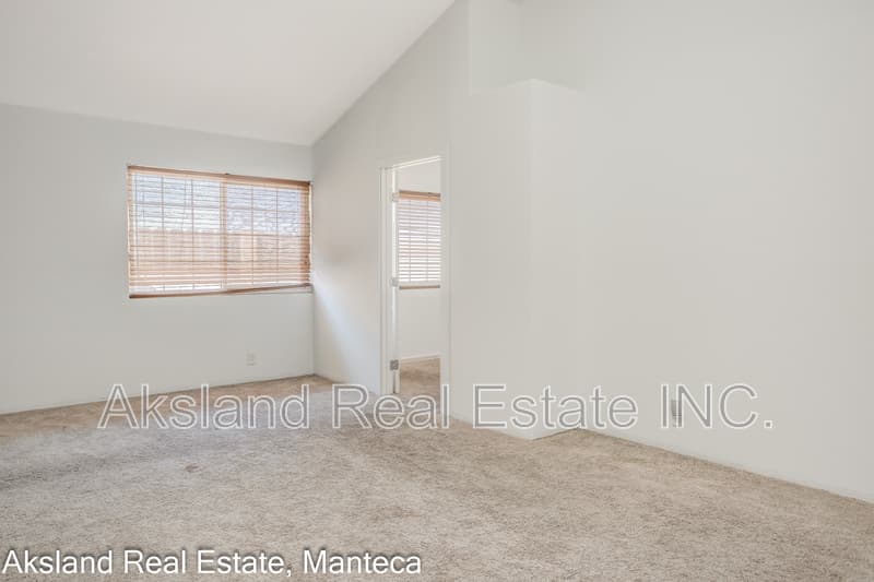Manteca House: 14909 Pueblo Drive
