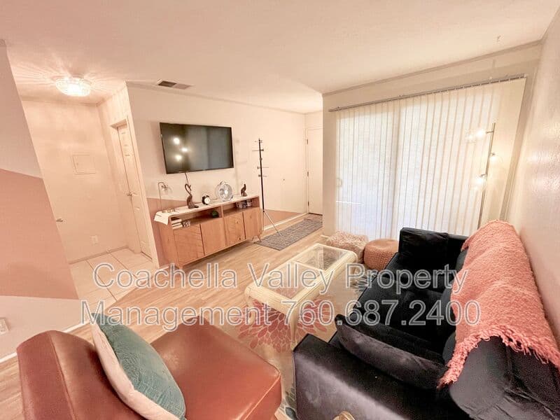 Palm Springs Condo: 2860 N Los Felices Rd