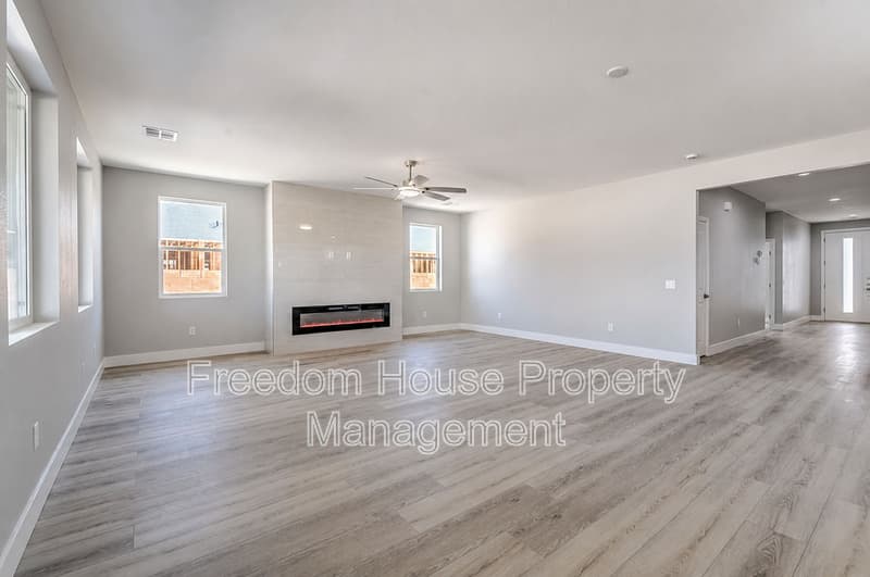 Pahrump House: 6380 Waterford Street