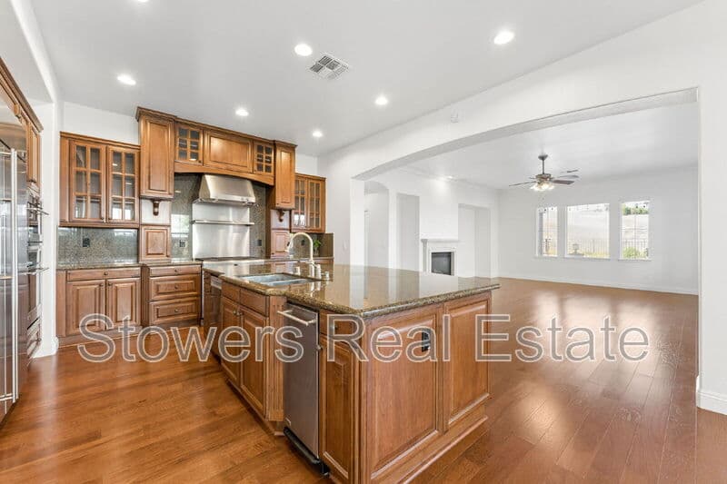 Danville House: 310 La Spezia