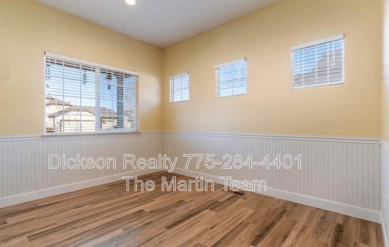 Fernley House: 971 Iris Lane