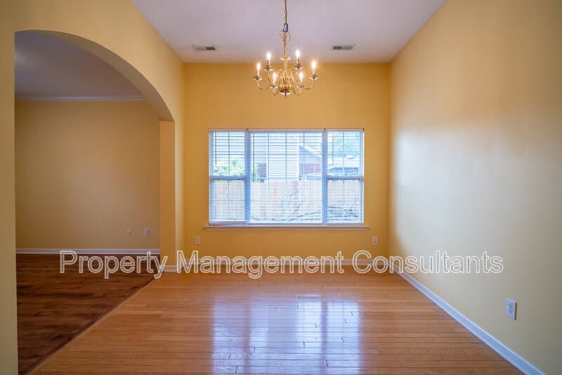 Madison House: 216 Horseshoe Bend North