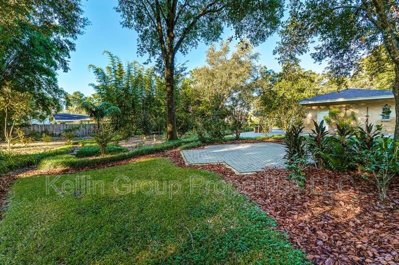 Lakeland House: 1203 Easton Dr
