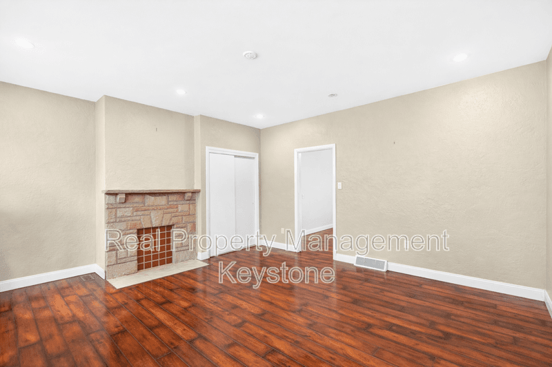 Pittsburgh House: 2835 Edwards Way