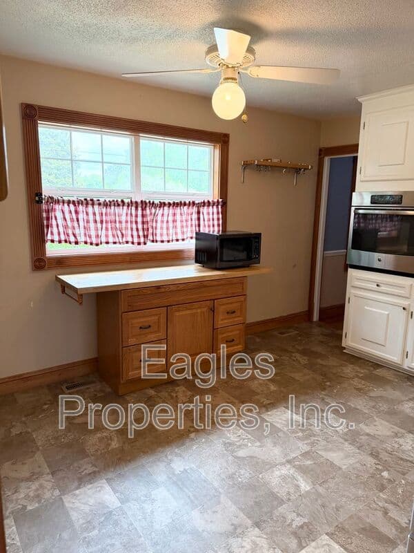 Dudley House: 1380 GENOA RD