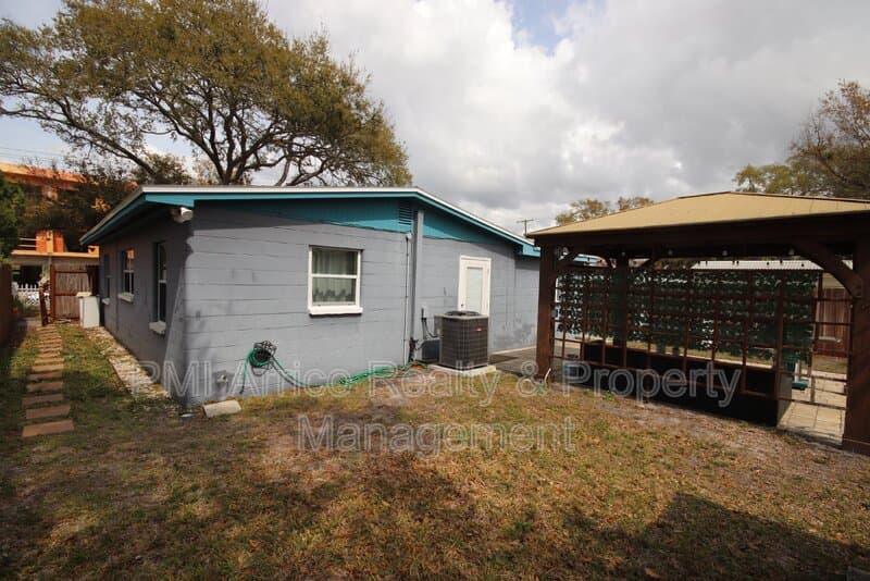 Tampa House: 1918 W Walnut St