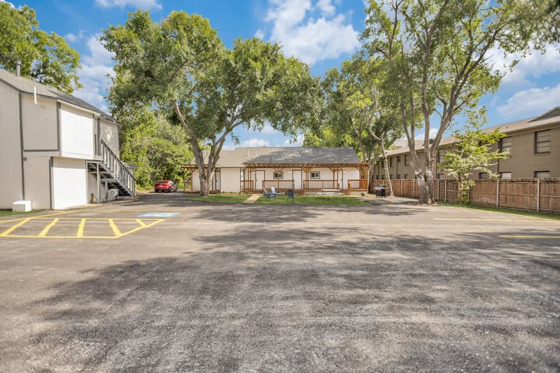 Arlington Condo: 905 West Abram Street - 2