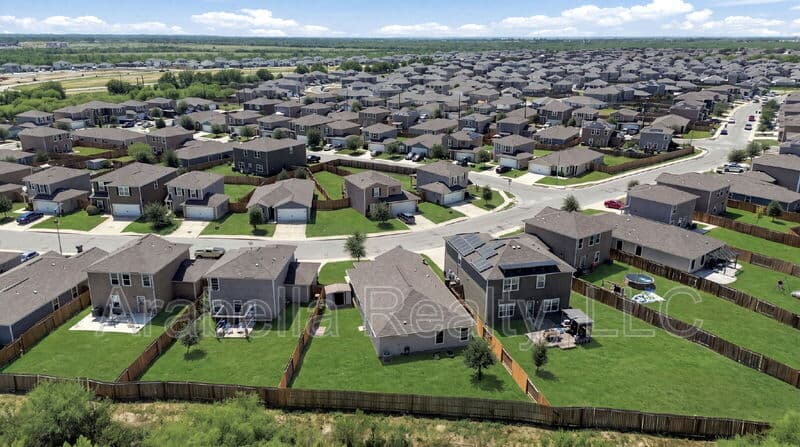 San Antonio House: 11641 Claudette St
