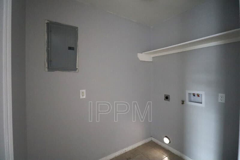 Alton Condo: 809 S Michigan