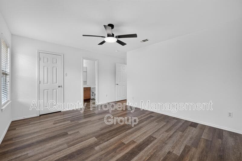 Fort Worth House: 320 Chalkstone Drive