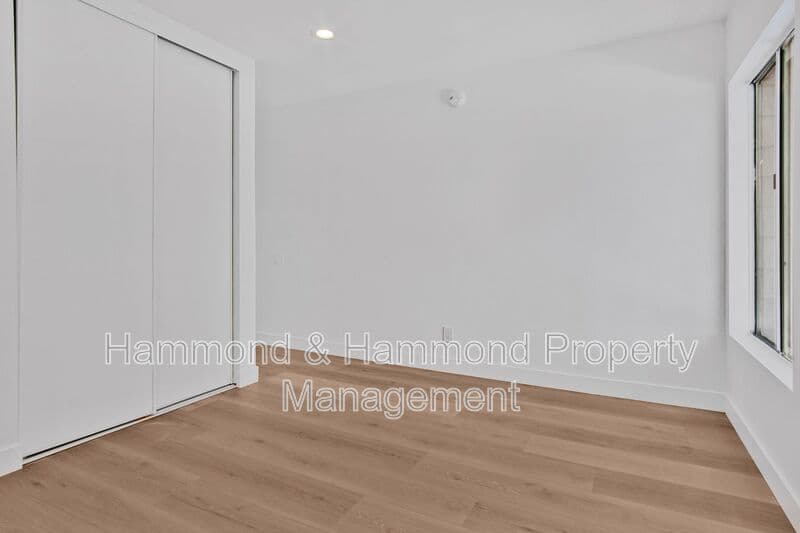 Tarzana Condo: 5700 Etiwanda Ave.