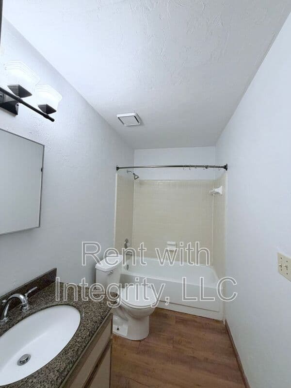 Tallahassee House: 1280 High Rd