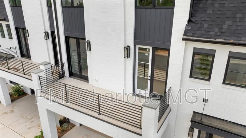 Charlotte House: 428 Dover Ave