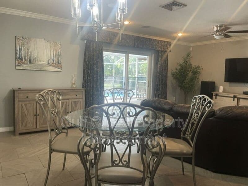 Sarasota House: 3737 Kingswood Dr